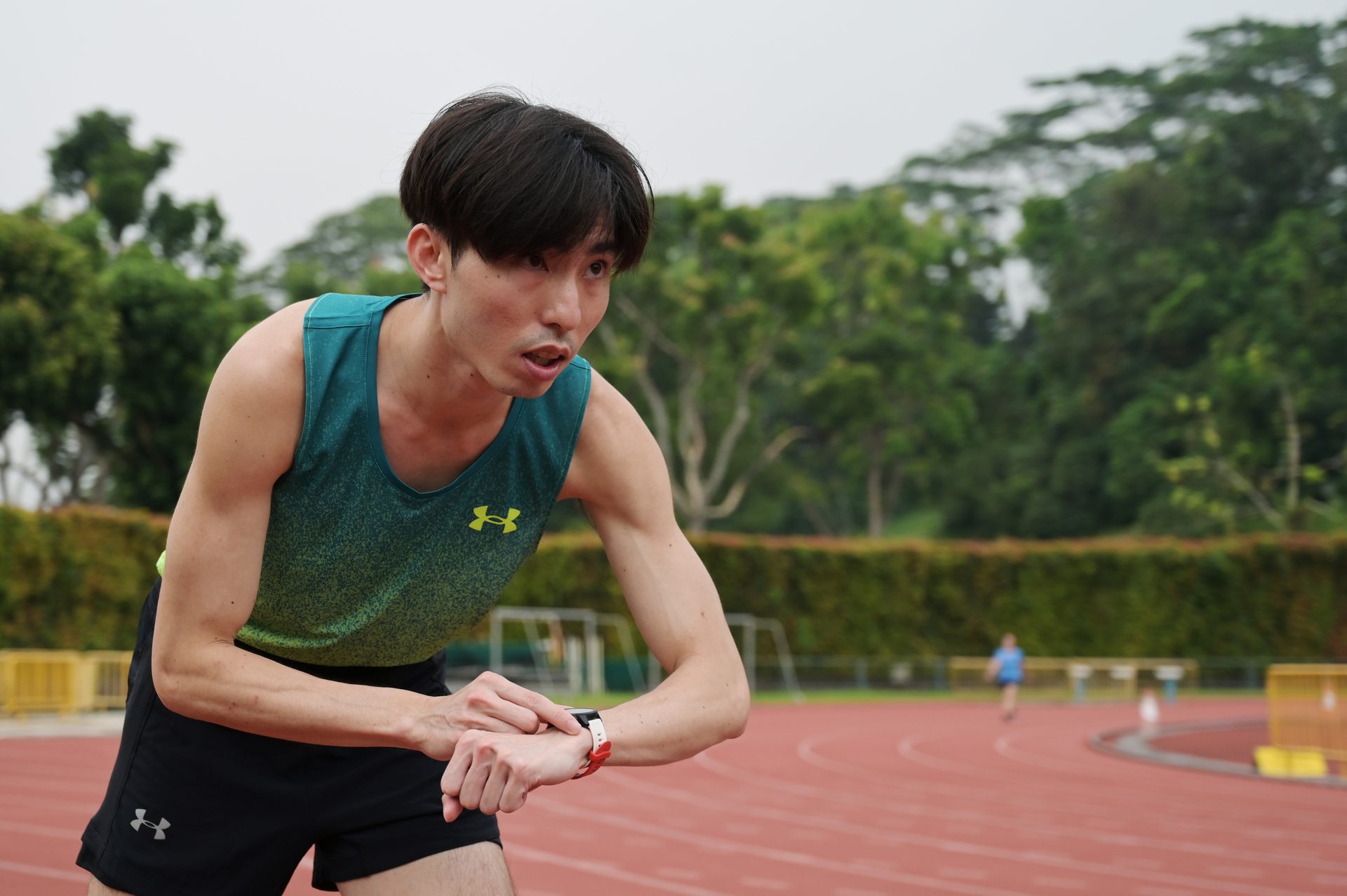 Track and field athletics, Active tank, Outdoor recreation, Sky, Tree, Shorts