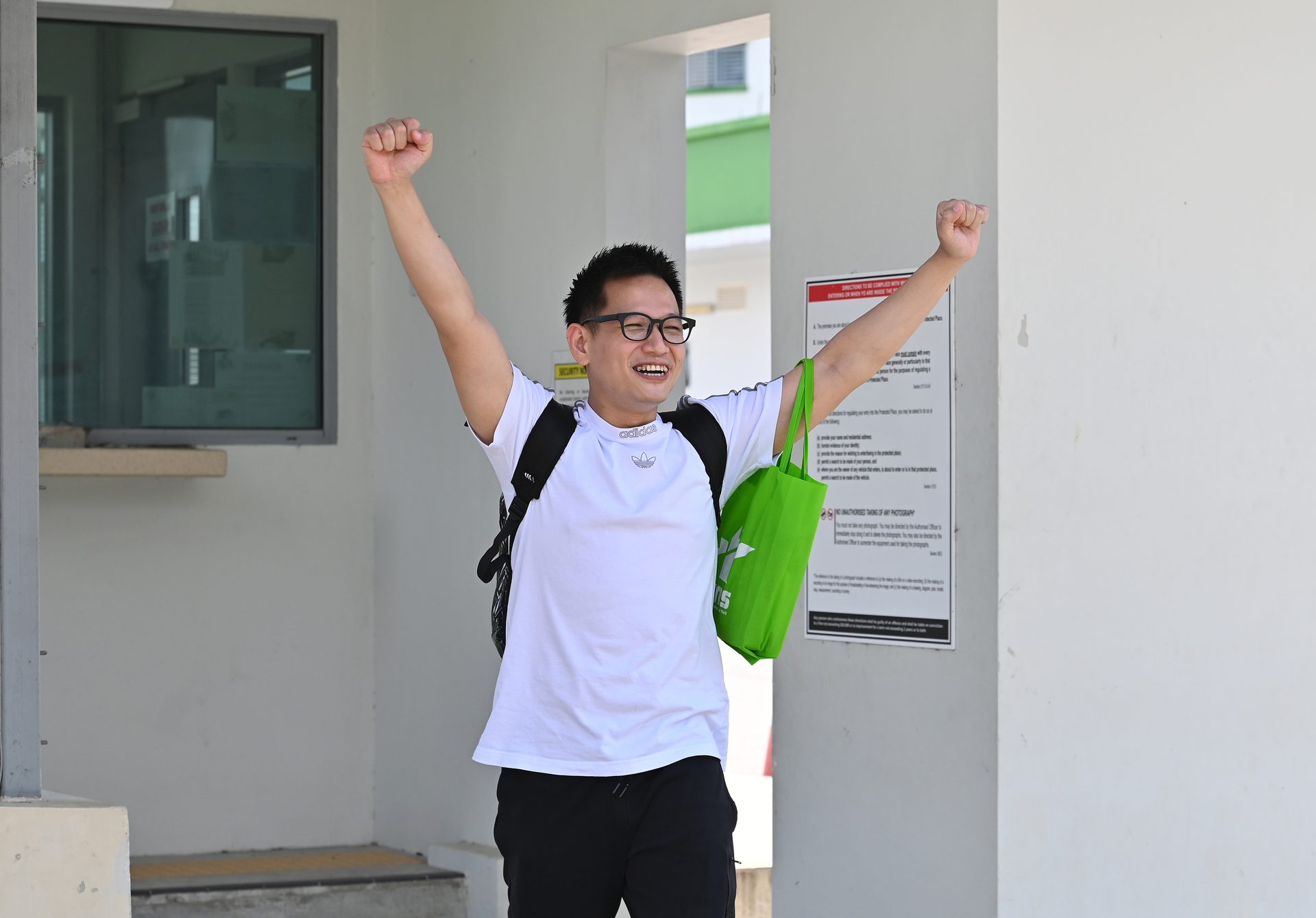 Glasses, Smile, Fixture, Sleeve, Gesture