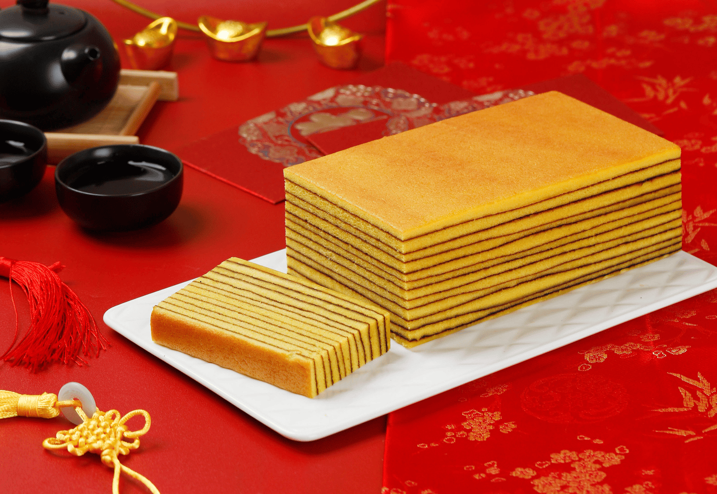 Dishware, Table, Wood, Serveware, Rectangle, Gold, Tableware, Drinkware, Red