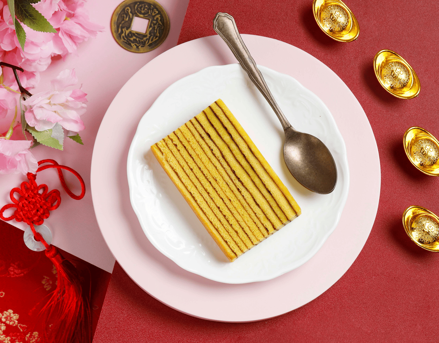 Kitchen utensil, Tableware, Food, Dishware, Plate, Tablecloth, Ingredient, Serveware, Rectangle, Cutlery